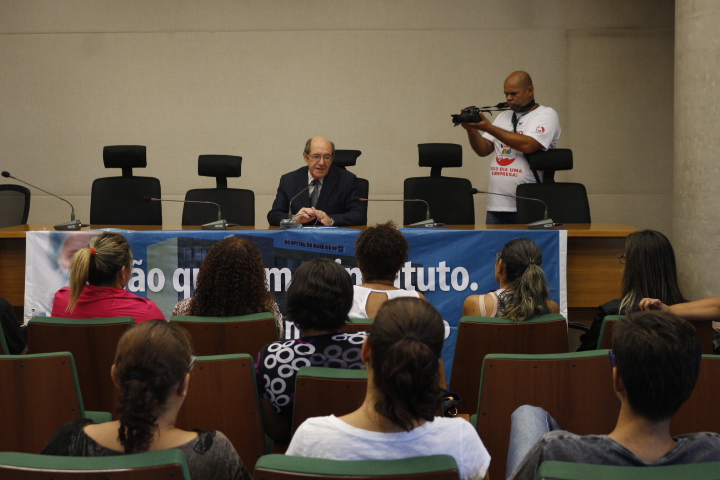 Deputado Wasny de Roure (PT) pede desculpas pelas ausências do relator da matéria, Juarezão (PSB) e demais membros da comissão