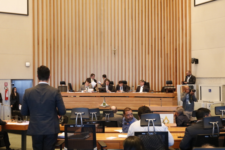 Comissão de Economia, Orçamento e Finanças (CEOF) da Câmara Legislativa aprova emenda à Lei de Diretrizes Orçamentárias (LDO) de 2018. Proposta prevê convocação de 500 enfermeiros